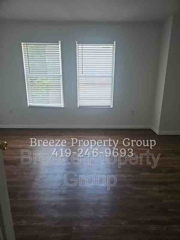 332 14th St #303 - Photo 5 of 9