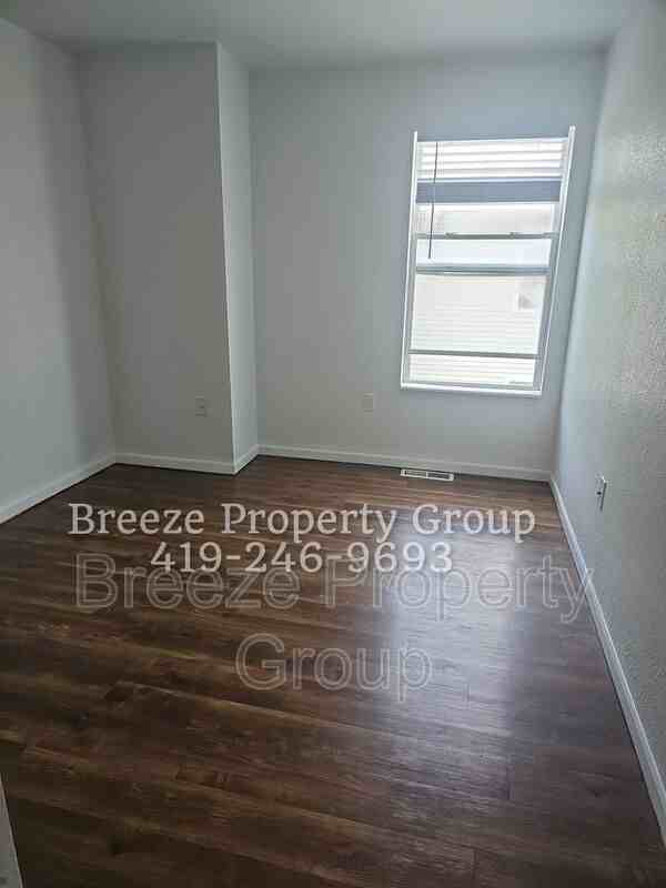 332 14th St #303 - Photo 6 of 9