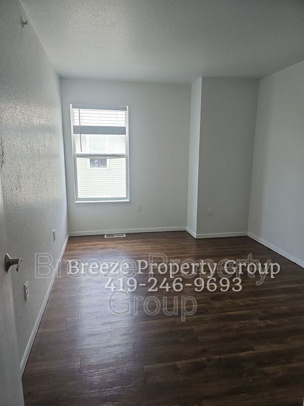 332 14th St #303 - Photo 7 of 9