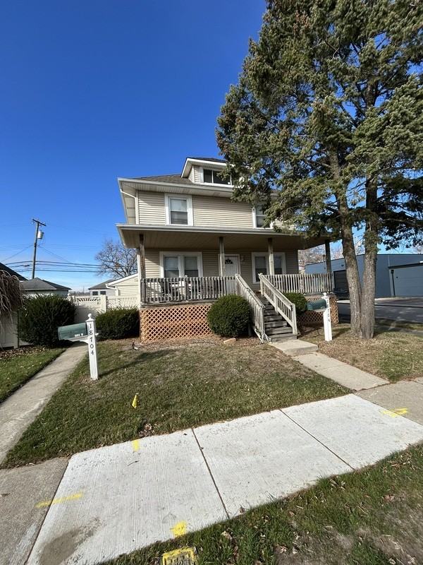 18704 Jefferson - Photo 2 of 10