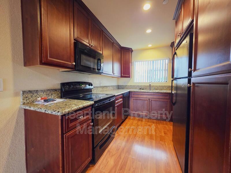 1166 Decker St #F - Photo 3 of 8