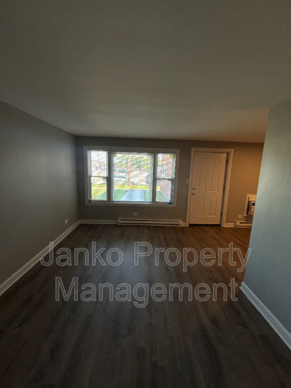 2109 119th St #11 - Photo 4 of 6