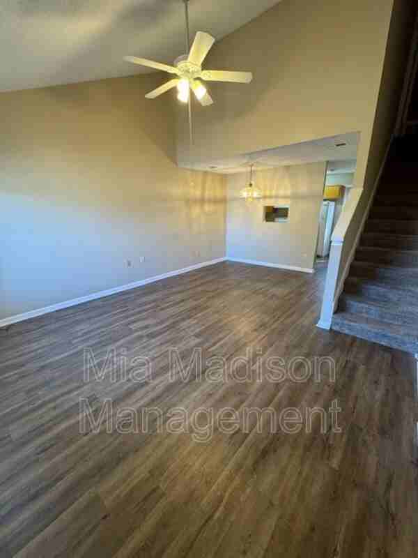 141 Hunt Club Ct - Photo 2 of 16