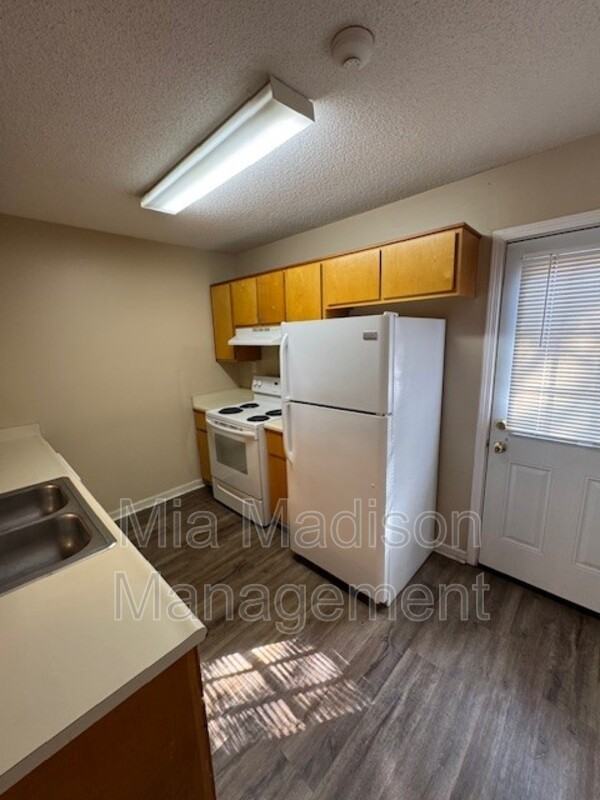 141 Hunt Club Ct - Photo 6 of 16