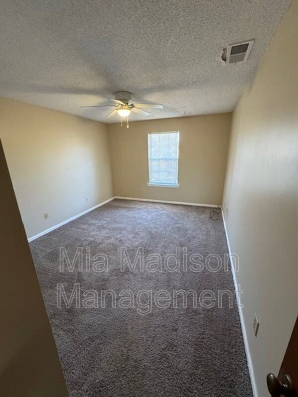 141 Hunt Club Ct - Photo 7 of 16