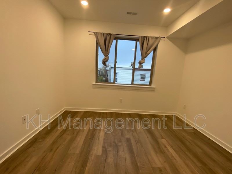 4329 Otter St #2 - Photo 5 of 10