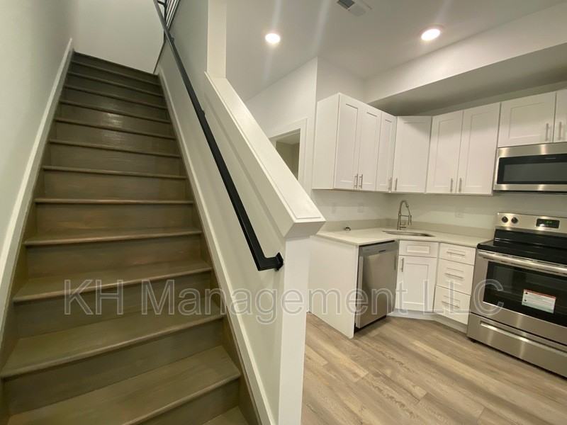 4329 Otter St #2 - Photo 6 of 10