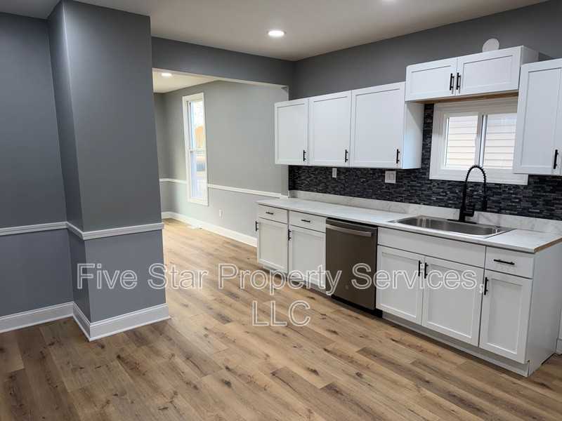 1513 E Edwards St - Photo 7 of 10