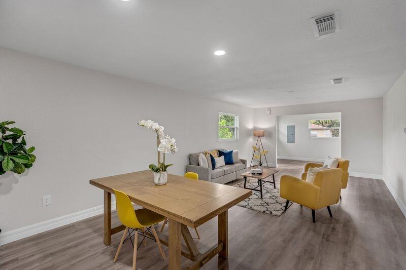 224 Singleton Ave - Photo 4 of 17