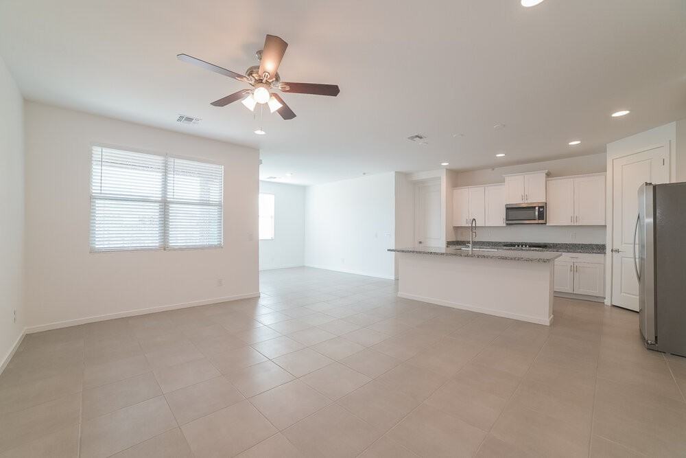 5635 W Walatowa St - Photo 3 of 16