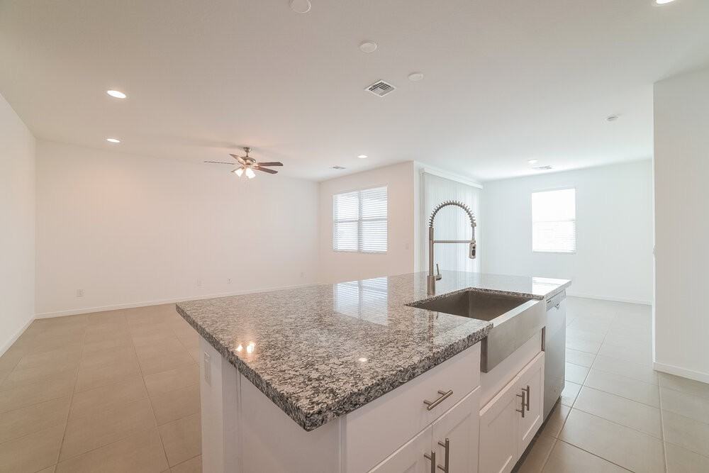 5635 W Walatowa St - Photo 6 of 16