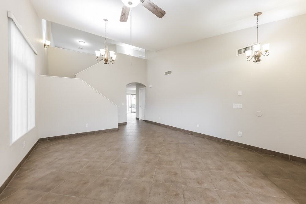 2505 W Red Fox Rd - Photo 4 of 17