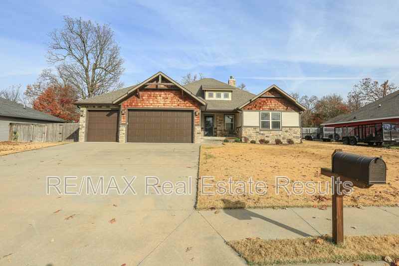 1000 Peak Street - Photo 3 of 47