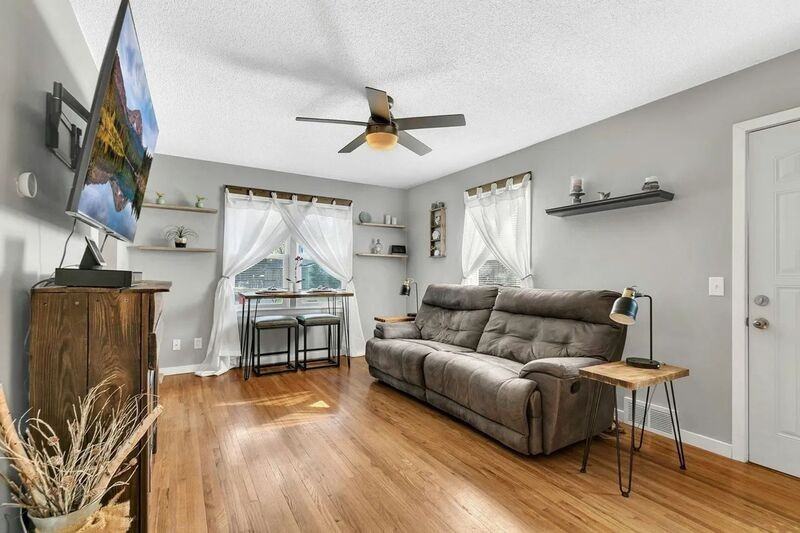 401 7th Avenue South - Photo 2 of 14