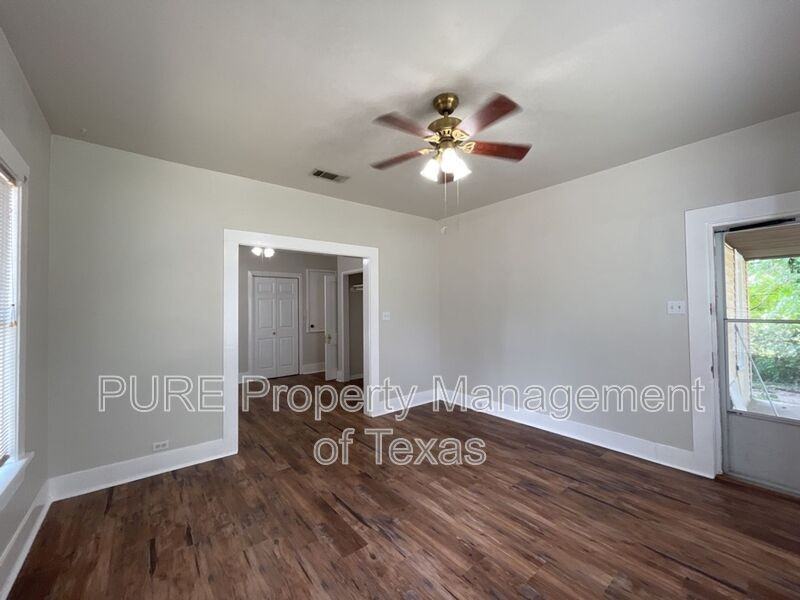 606 Mesquite St - Photo 5 of 27