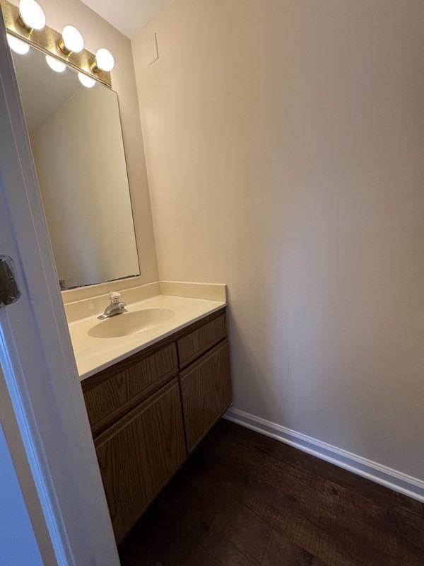 1323 E 10th St - Photo 6 of 16