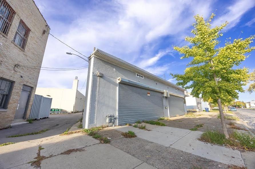 1130 Kensington Avenue - Photo 4 of 11