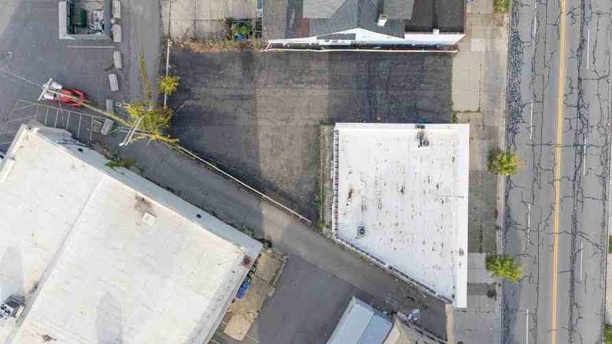 1130 Kensington Avenue - Photo 5 of 11