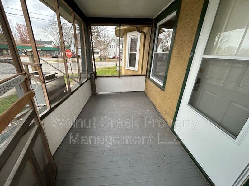 100 Rush St #100RUSH - Photo 4 of 25