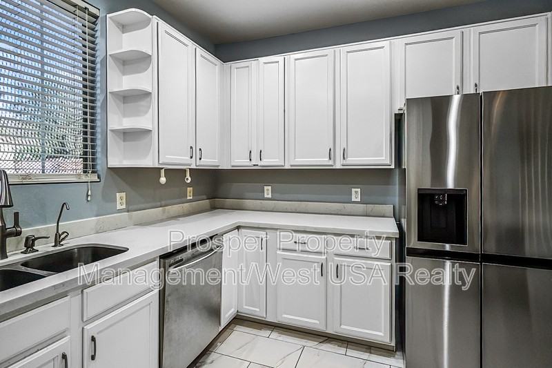 207 West Mountain Sage Drive - Photo 3 of 20