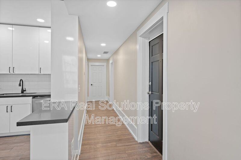 124 W 6th St #B - Photo 7 of 25