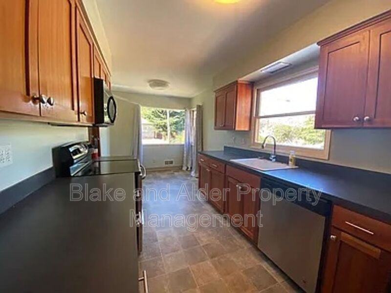 6410 Ne 33rd Ave - Photo 6 of 18