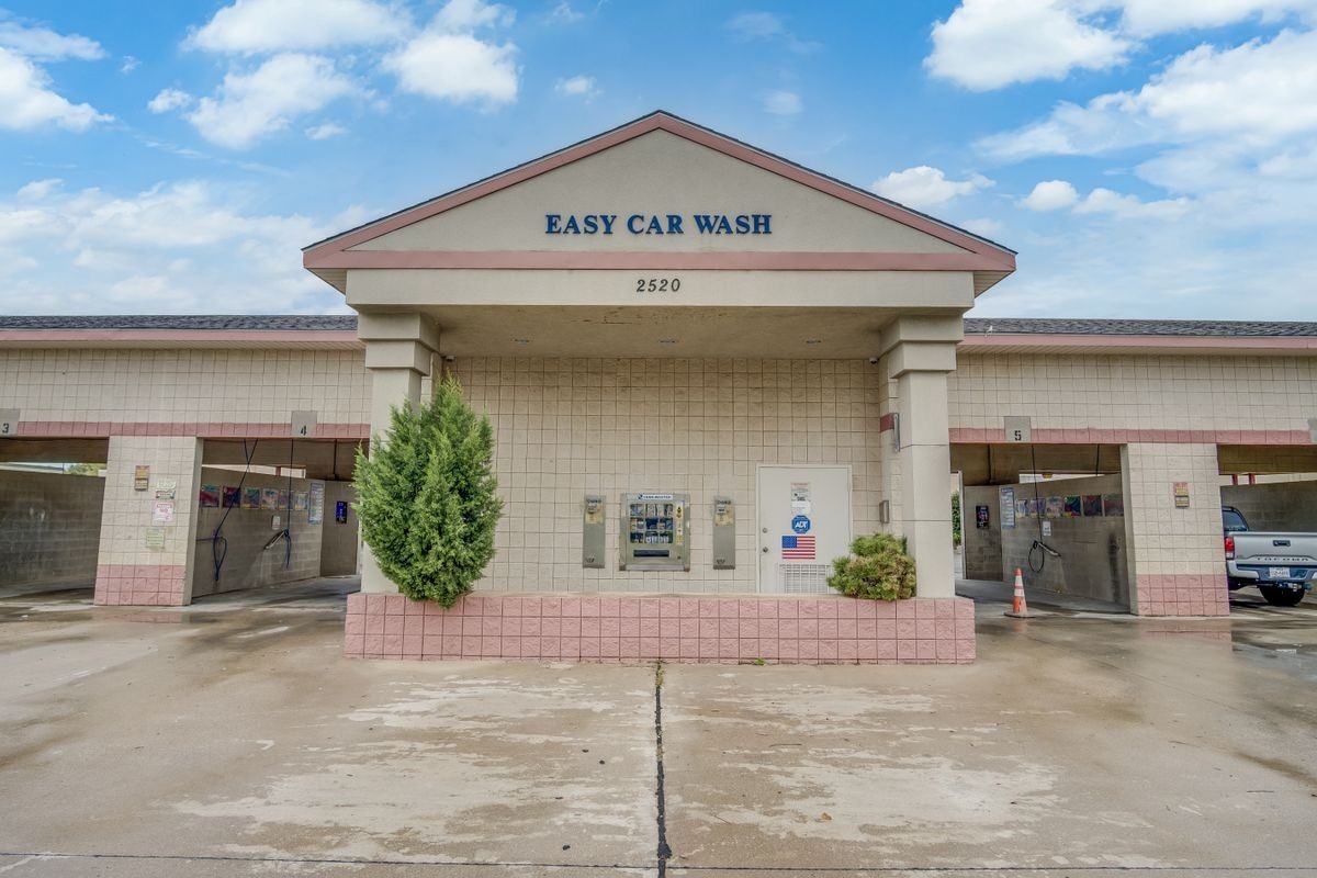 2520 S Bardin rd - Photo 3 of 7