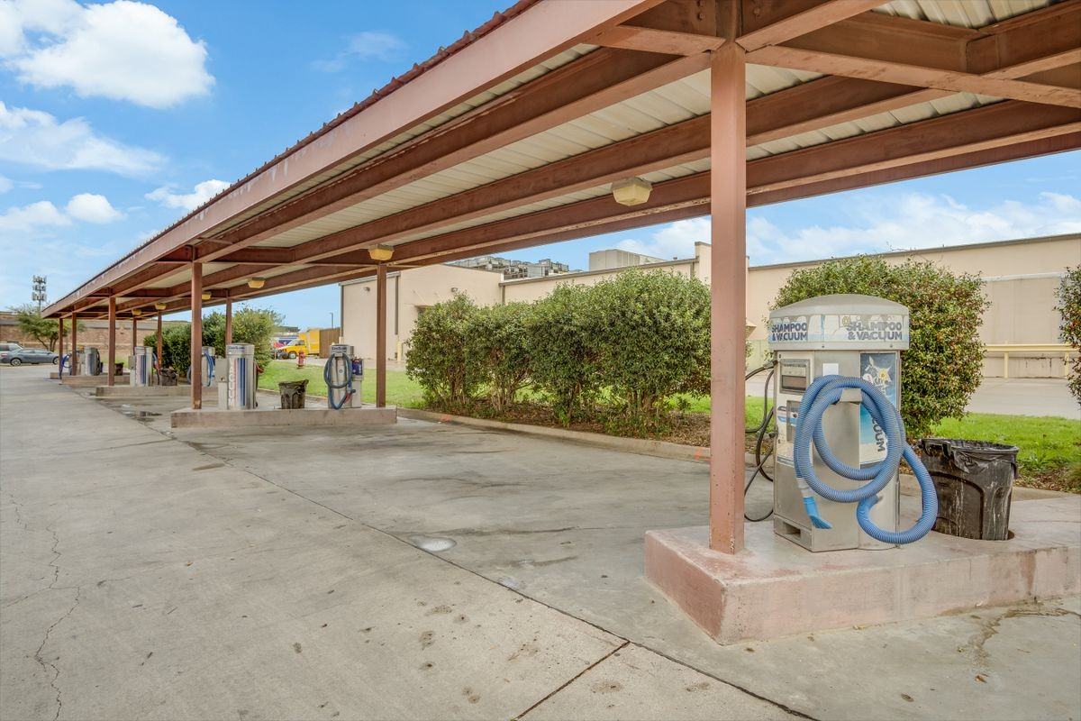 2520 S Bardin rd - Photo 5 of 7