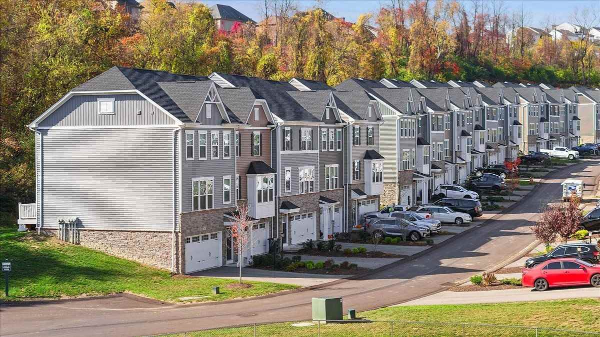 301 Plaza Drive - Photo 3 of 22