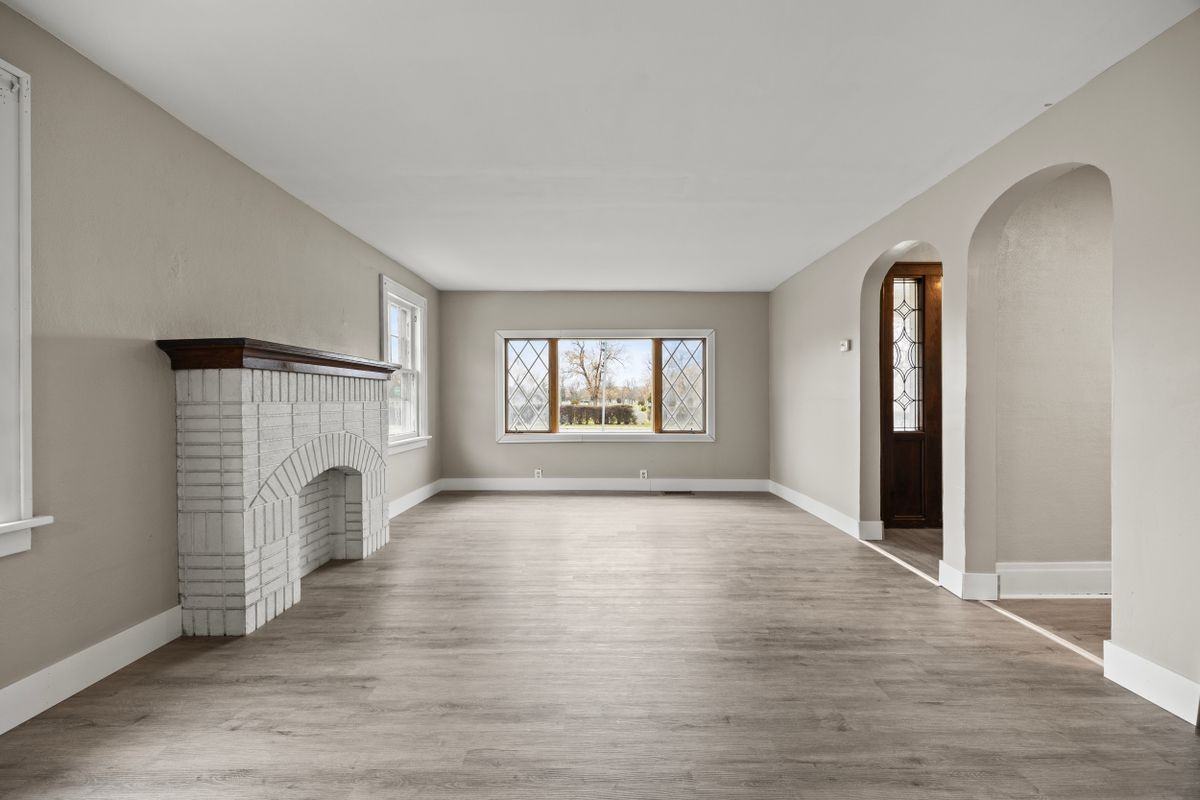 2615 Genesee Street - Photo 3 of 9