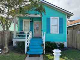 featured image of 5211 Avenue Q