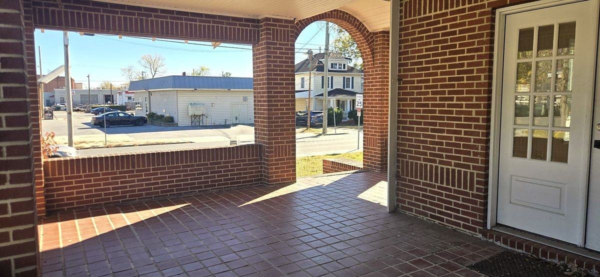 1110 North Division Street - Photo 4 of 25