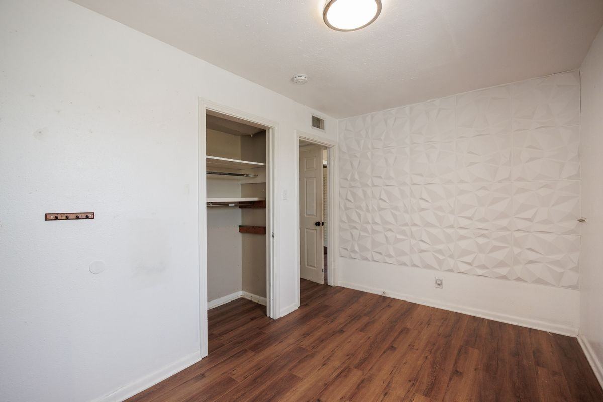 1002 Waldron Road - Photo 2 of 41