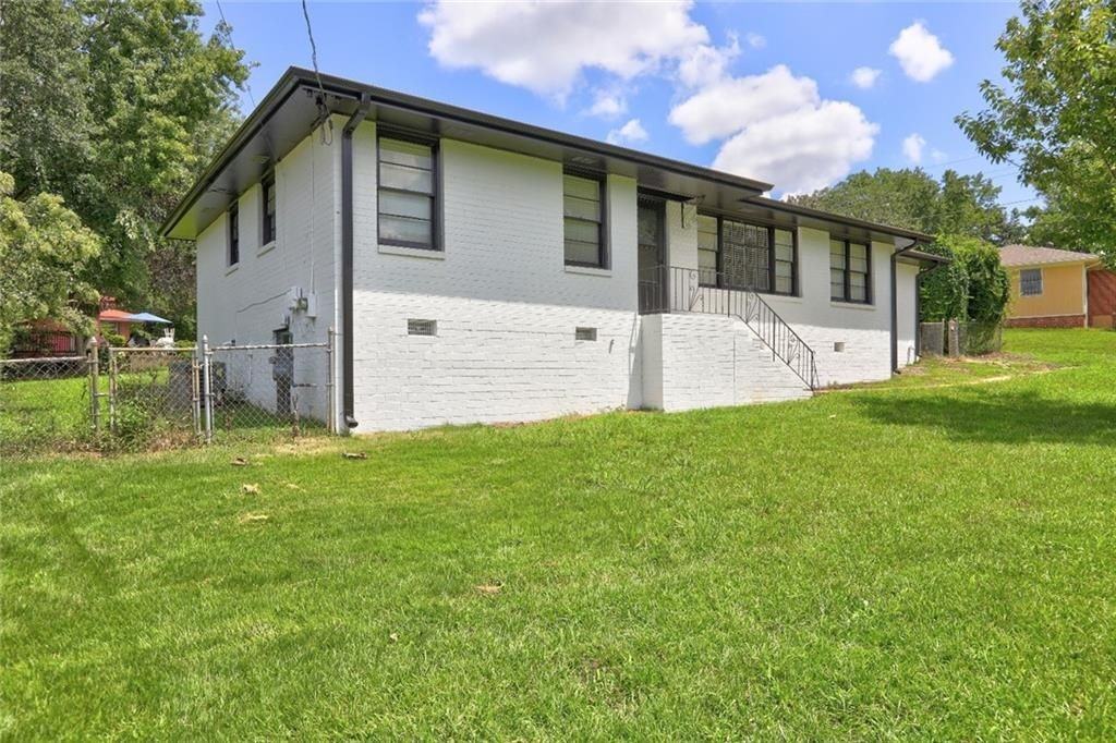 970 Oglethorpe Avenue - Photo 3 of 33