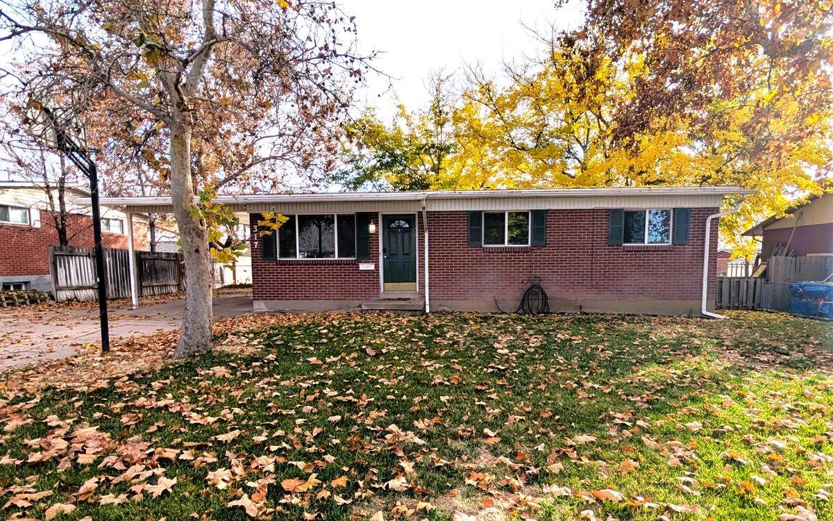 317 W 930 N - Photo 2 of 21