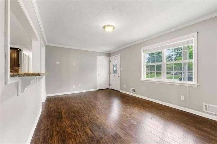 3027 Lakeridge Drive Southeast - Photo 3 of 18