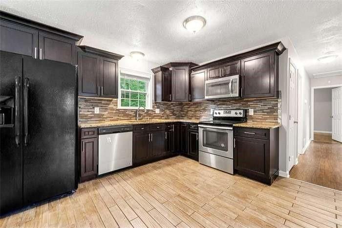 3027 Lakeridge Drive Southeast - Photo 4 of 18