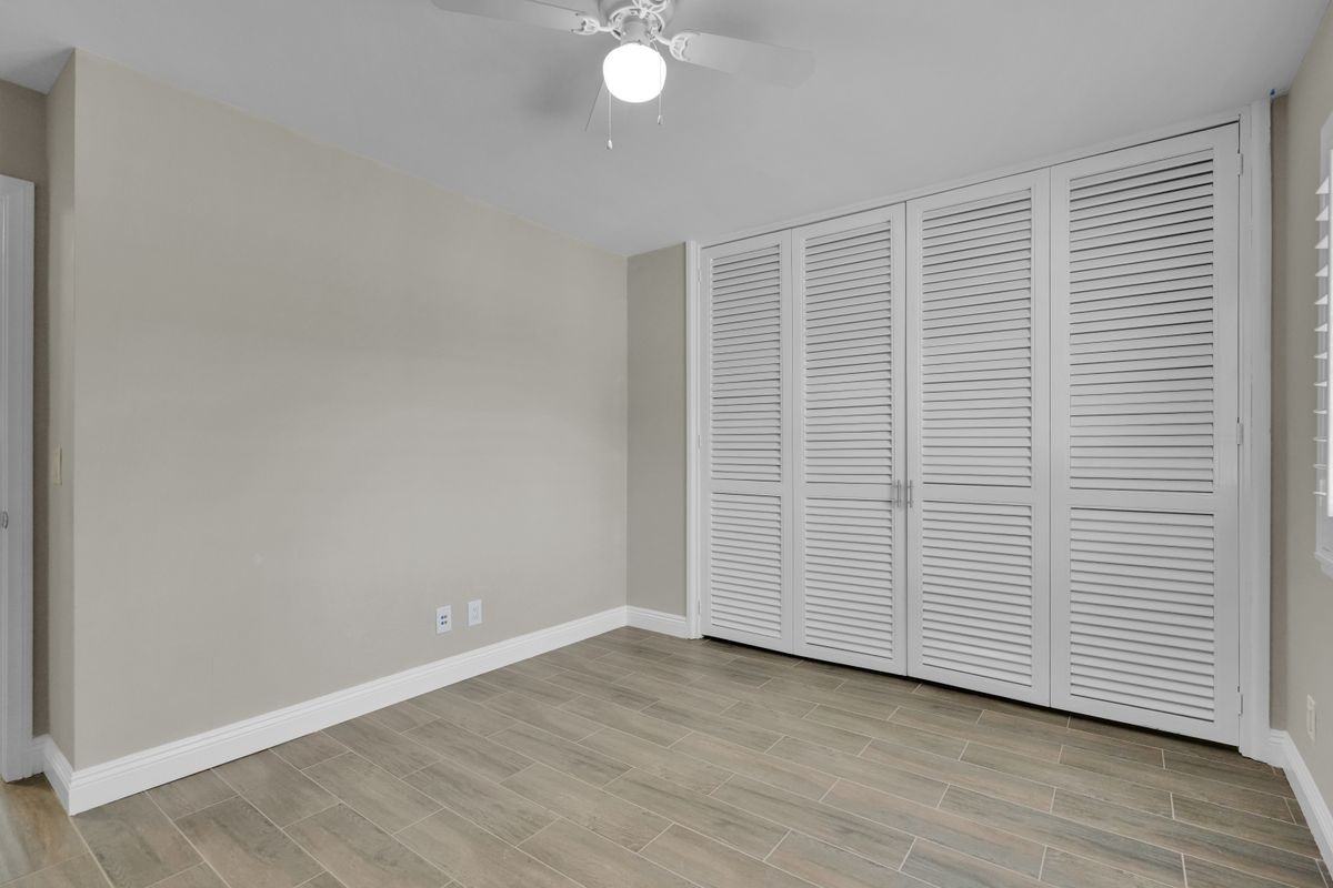 20111 Lakemore Drive - Photo 2 of 16