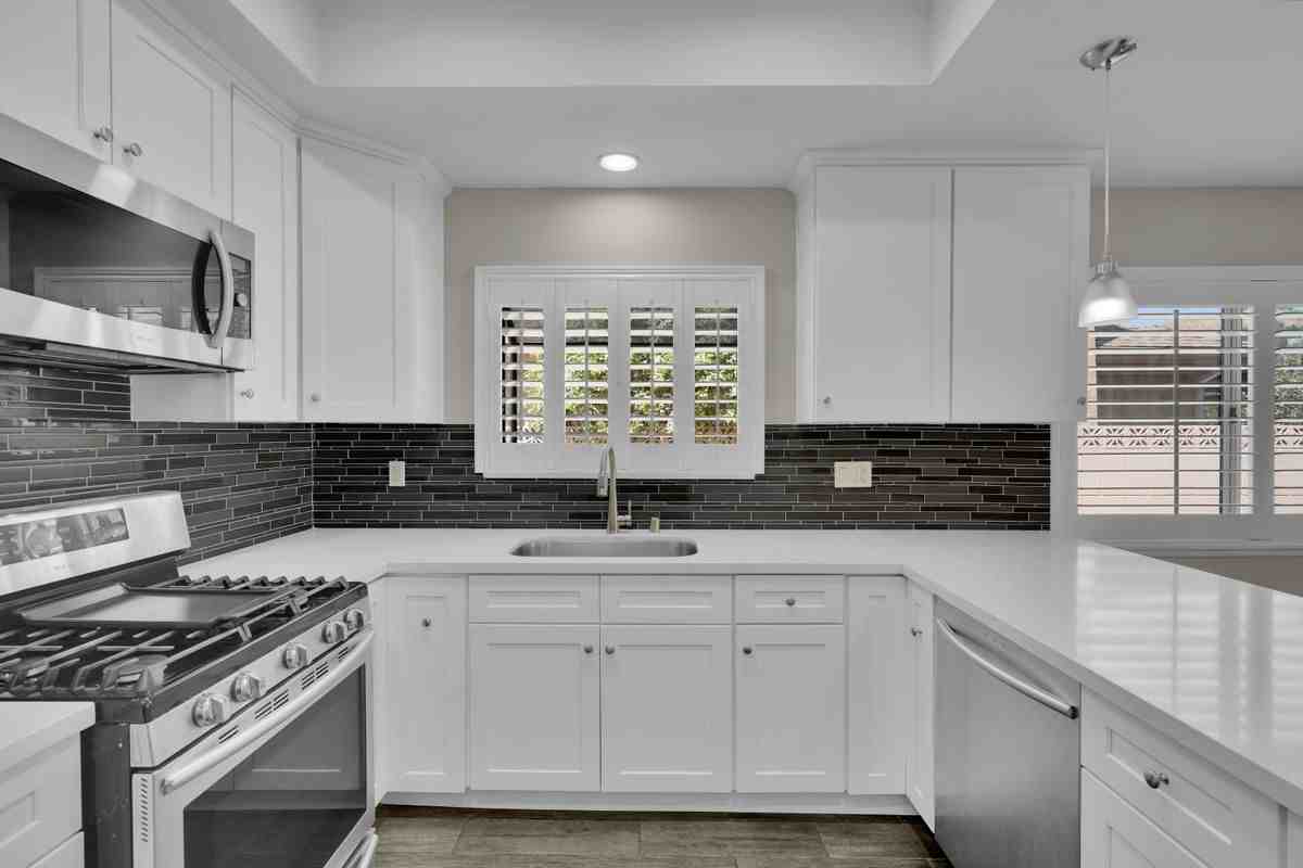 20111 Lakemore Drive - Photo 3 of 16