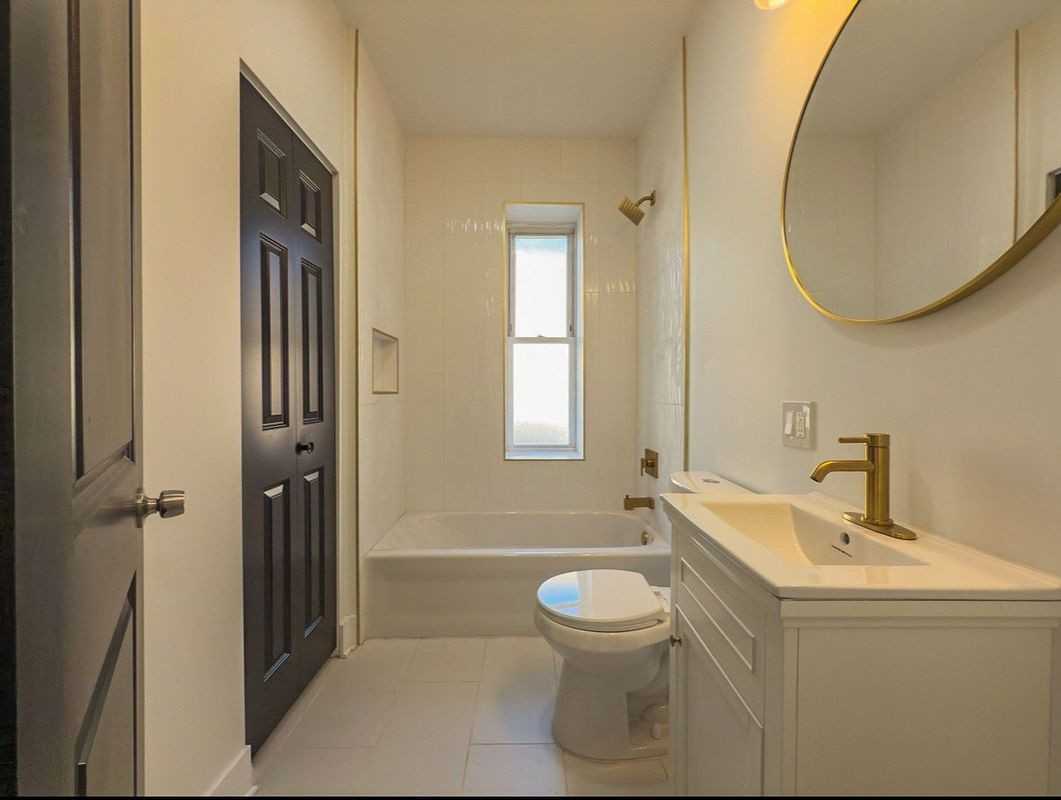 4925 South Champlain Avenue ##2