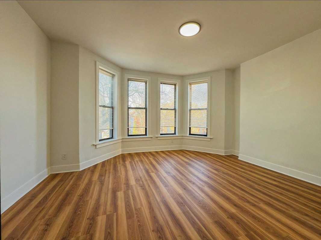 4925 South Champlain Avenue ##2 - Photo 4 of 4