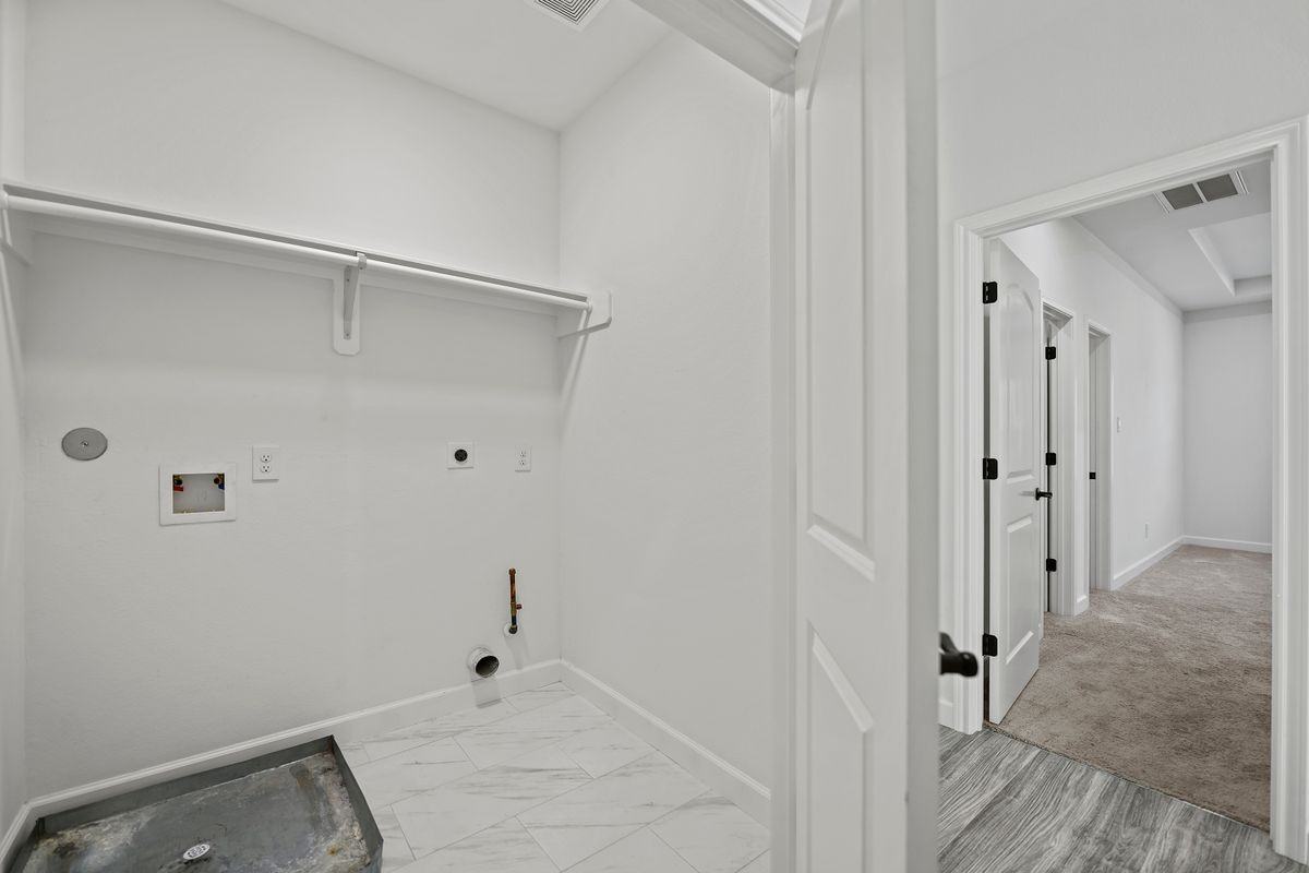 1071 Saint Clair Street - Photo 5 of 32