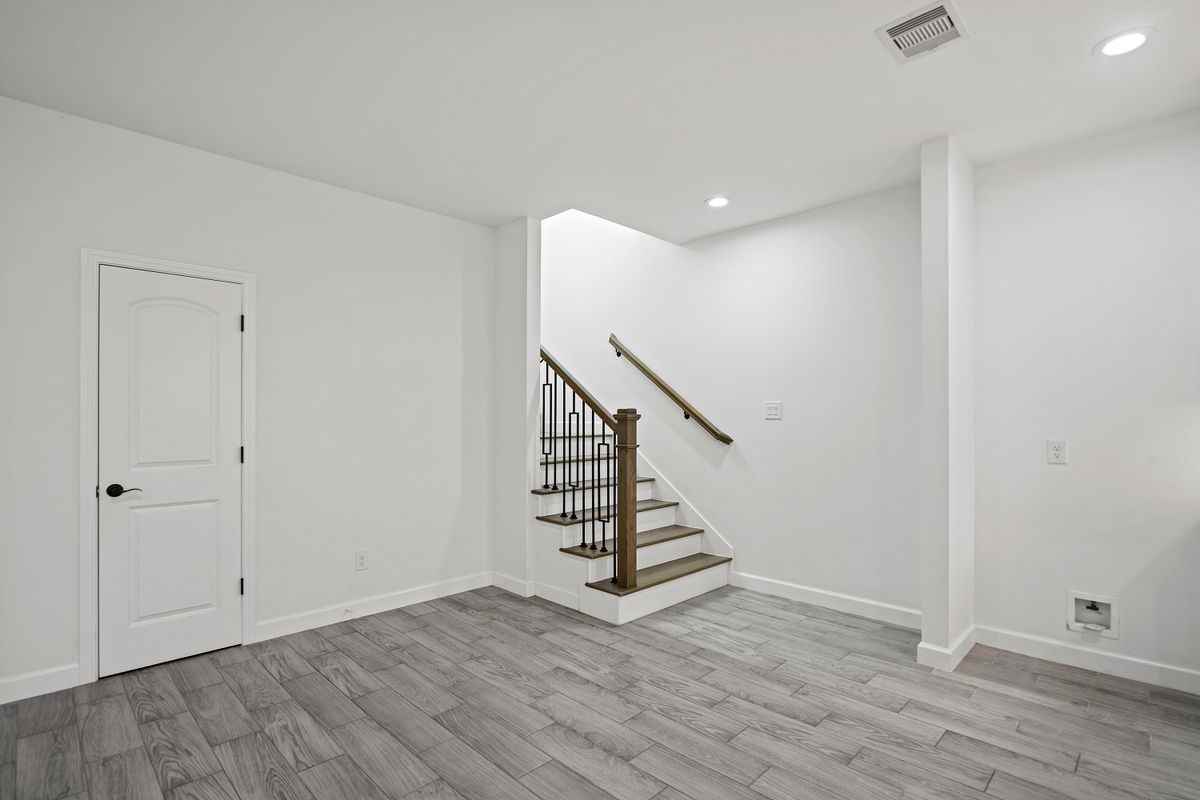 1071 Saint Clair Street - Photo 6 of 32