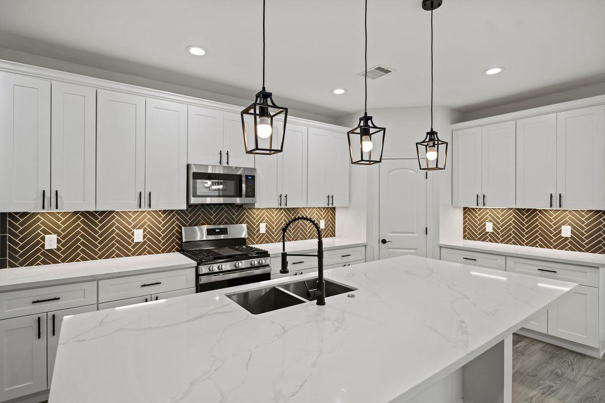 1071 Saint Clair Street - Photo 7 of 32