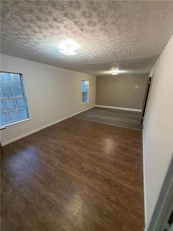 1744 Vauxhall Drive - Photo 3 of 10