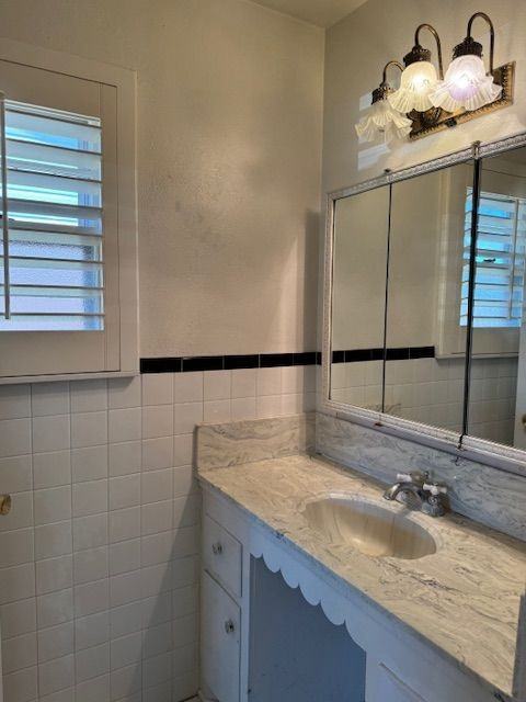 3754 Maple Avenue - Photo 3 of 8