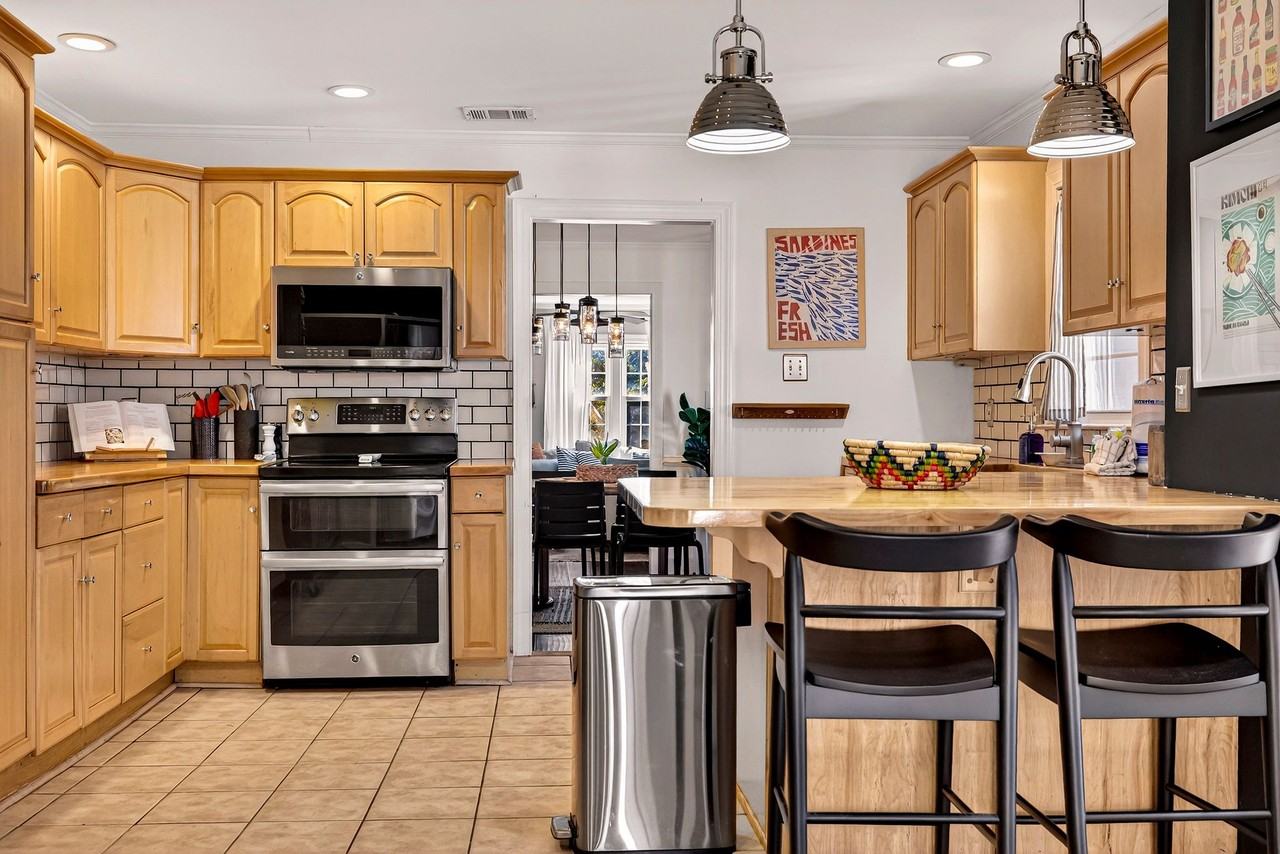 1106 E 52nd St #NA - Photo 3 of 17