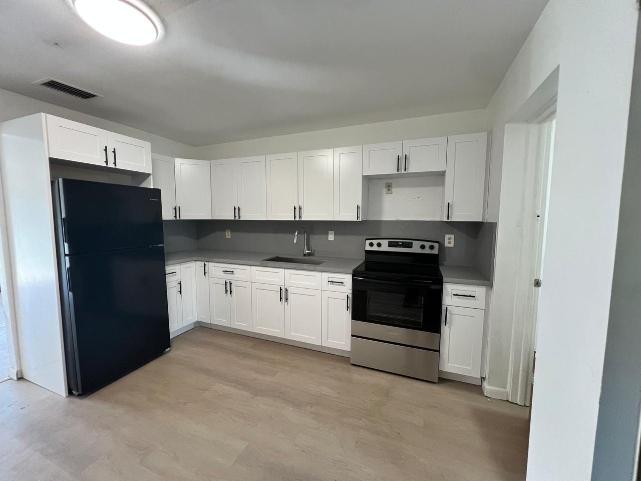 3319/3321 Grove Rd #B - Photo 5 of 9