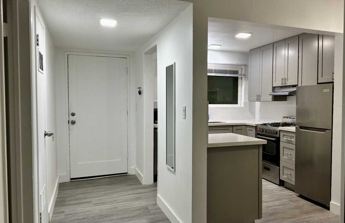 2143 Windsor Ave #C - Photo 4 of 26