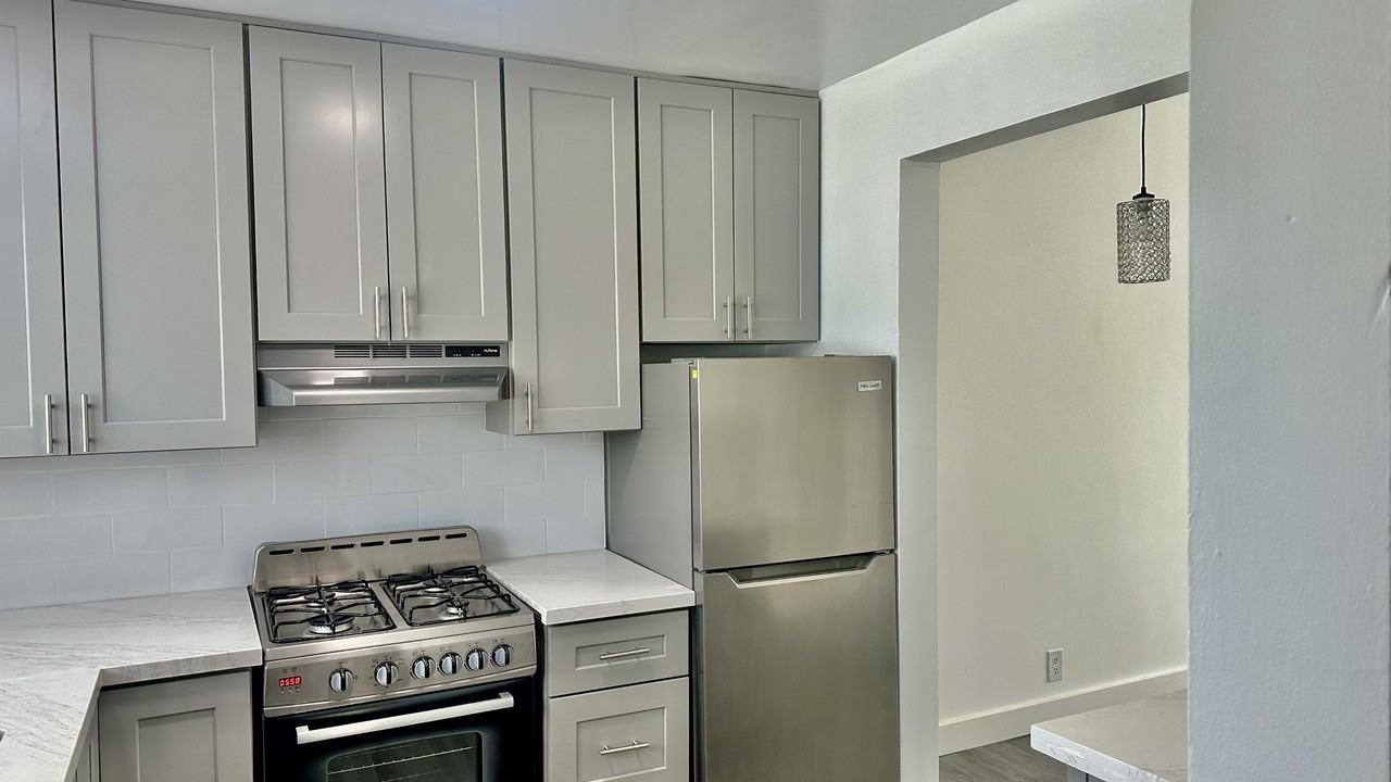 2143 Windsor Ave #C - Photo 6 of 26